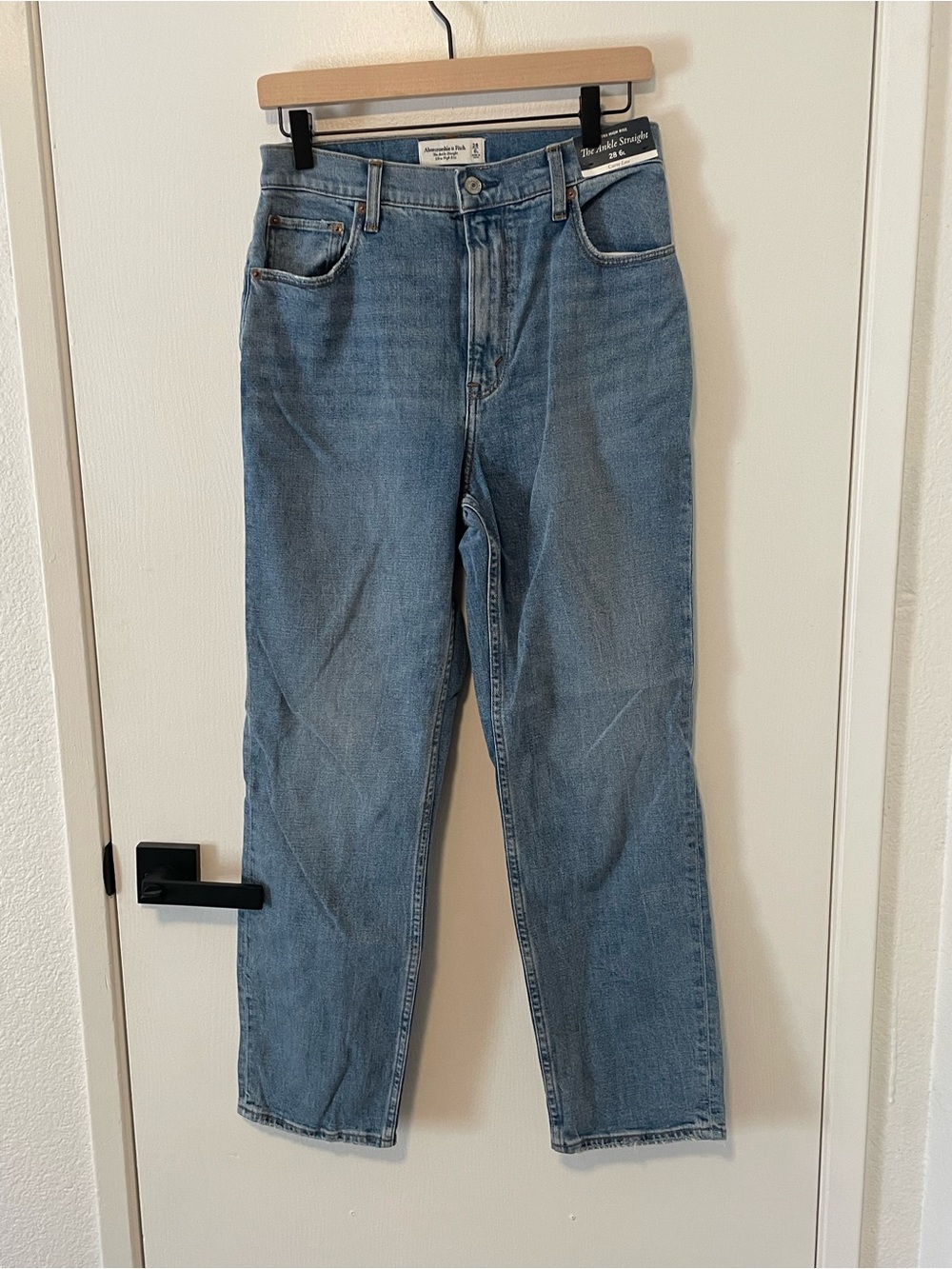 Abercrombie & Fitch Curve Love Ultra High Rise Ankle Straight - 28L - NWT